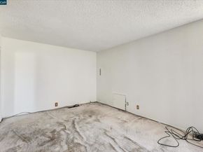 1069 16Th St, Oakland CA 94607