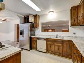 1069 16Th St, Oakland CA 94607