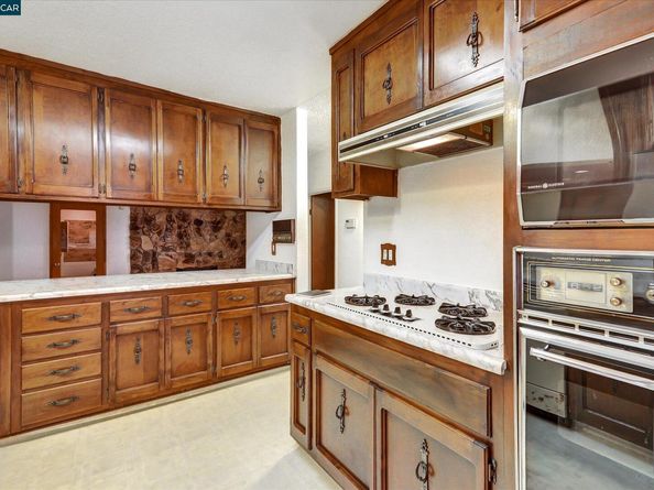 1069 16Th St, Oakland CA 94607