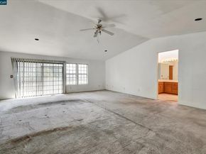 1069 16Th St, Oakland CA 94607