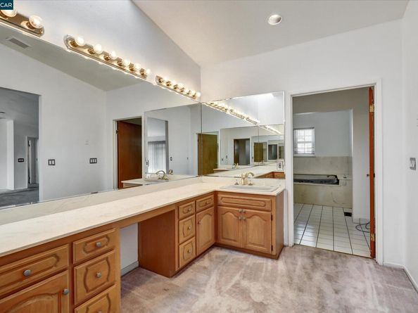 1069 16Th St, Oakland CA 94607