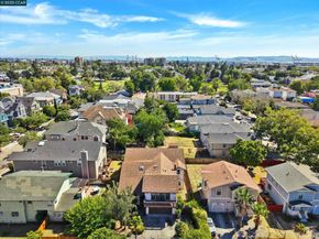 1069 16Th St, Oakland CA 94607