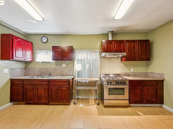 1820 International Blvd, Oakland CA 94606