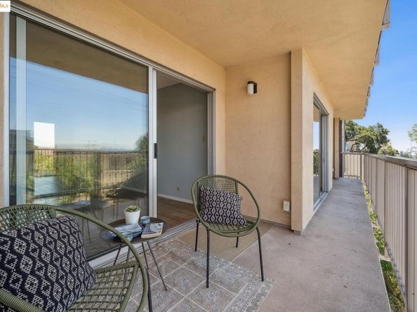 2 Panoramic Way 105, Berkeley CA 94704