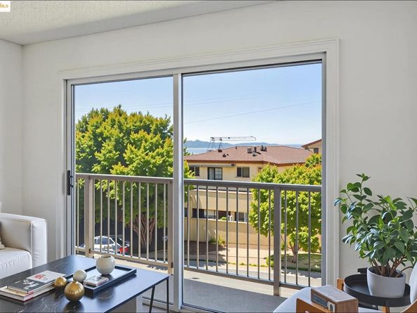 2 Panoramic Way 105, Berkeley CA 94704