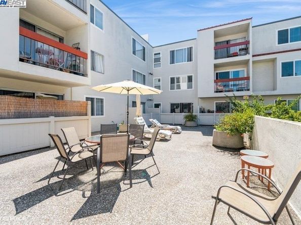 2005 Pleasant Valley Ave 316, Oakland CA 94611