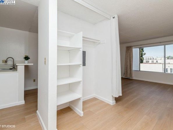 2005 Pleasant Valley Ave 316, Oakland CA 94611