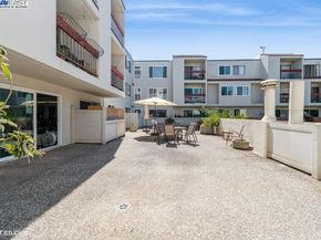 2005 Pleasant Valley Ave 316, Oakland CA 94611