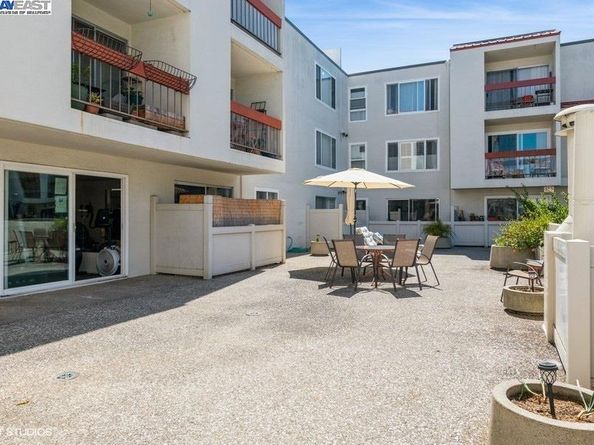 2005 Pleasant Valley Ave 316, Oakland CA 94611