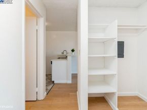 2005 Pleasant Valley Ave 316, Oakland CA 94611