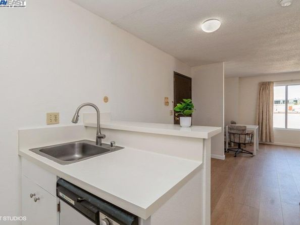 2005 Pleasant Valley Ave 316, Oakland CA 94611