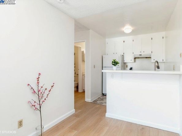2005 Pleasant Valley Ave 316, Oakland CA 94611