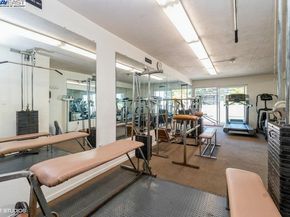 2005 Pleasant Valley Ave 316, Oakland CA 94611