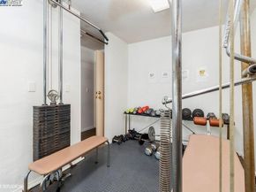 2005 Pleasant Valley Ave 316, Oakland CA 94611