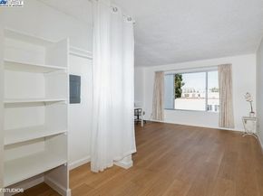2005 Pleasant Valley Ave 316, Oakland CA 94611