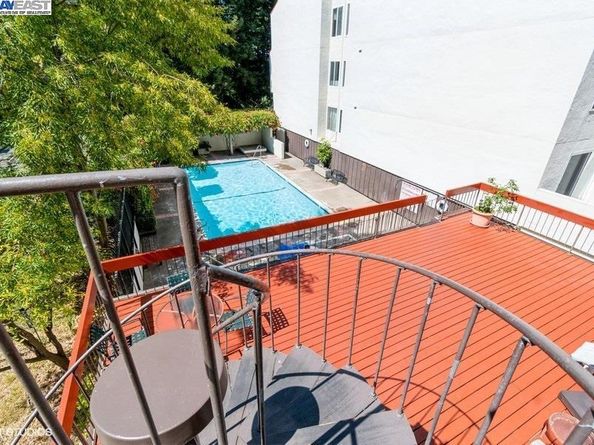 2005 Pleasant Valley Ave 316, Oakland CA 94611