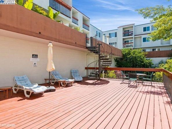 2005 Pleasant Valley Ave 316, Oakland CA 94611