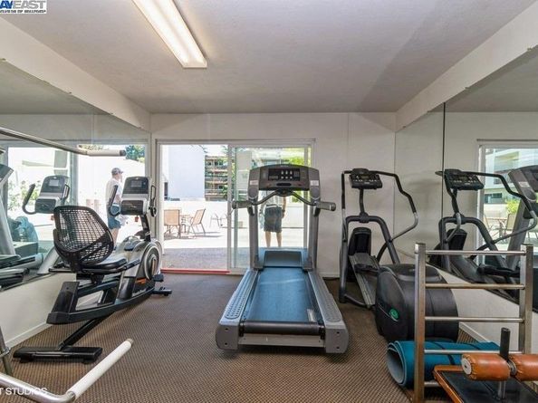 2005 Pleasant Valley Ave 316, Oakland CA 94611