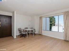 2005 Pleasant Valley Ave 316, Oakland CA 94611