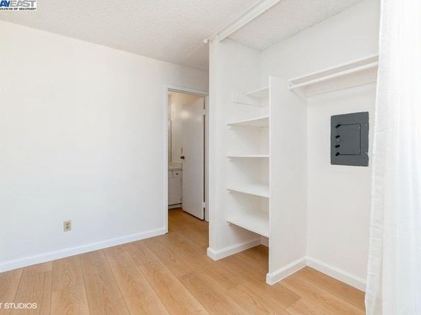 2005 Pleasant Valley Ave 316, Oakland CA 94611