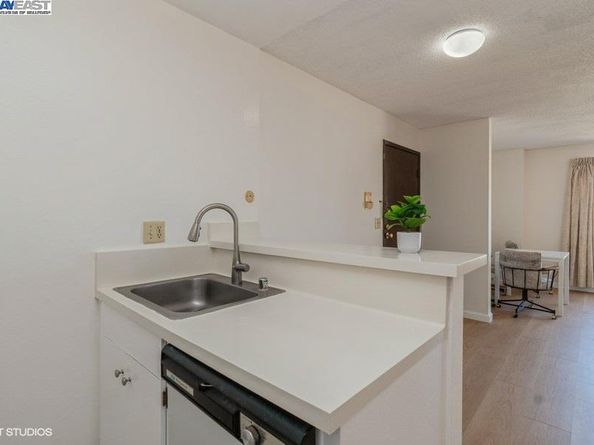 2005 Pleasant Valley Ave 316, Oakland CA 94611