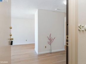 2005 Pleasant Valley Ave 316, Oakland CA 94611