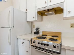 2005 Pleasant Valley Ave 316, Oakland CA 94611