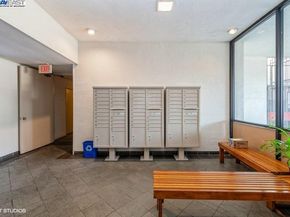 2005 Pleasant Valley Ave 316, Oakland CA 94611