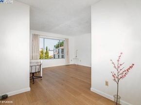 2005 Pleasant Valley Ave 316, Oakland CA 94611