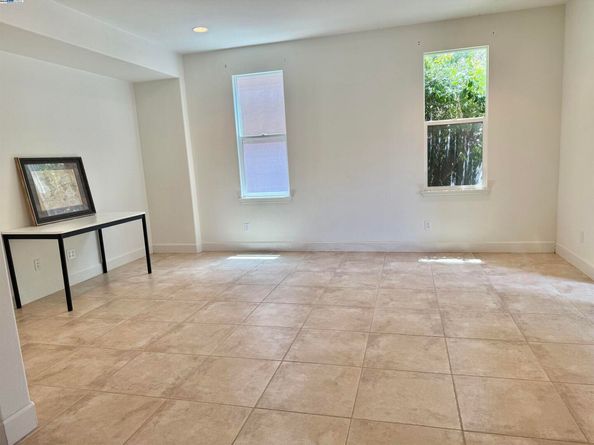 23654 Saklan Rd, Hayward CA 94545