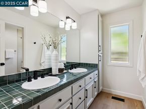 27 Toledo Dr, Lafayette CA 94549