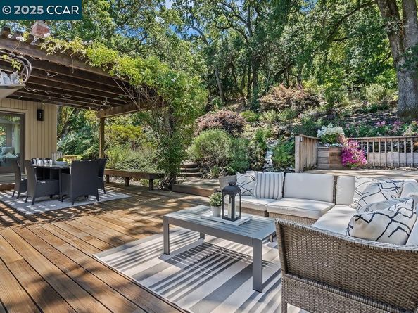 27 Toledo Dr, Lafayette CA 94549