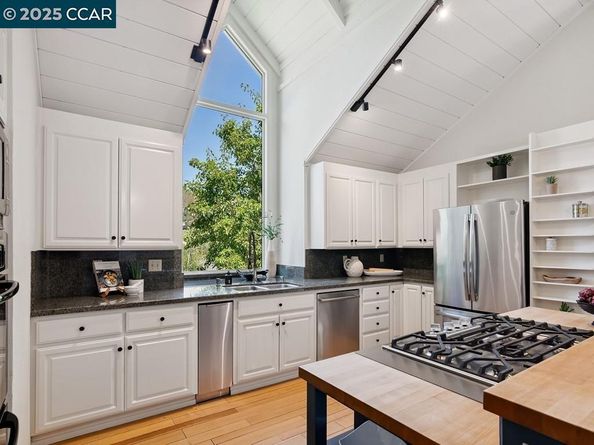 27 Toledo Dr, Lafayette CA 94549