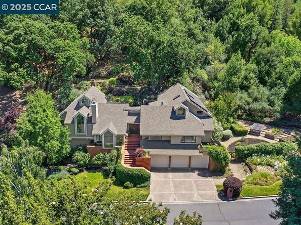 27 Toledo Dr, Lafayette CA 94549