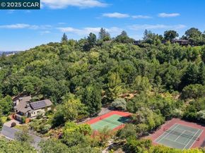 27 Toledo Dr, Lafayette CA 94549