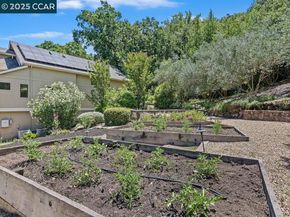 27 Toledo Dr, Lafayette CA 94549