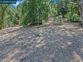 27 Toledo Dr, Lafayette CA 94549