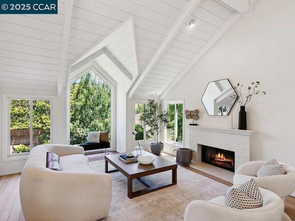 27 Toledo Dr, Lafayette CA 94549