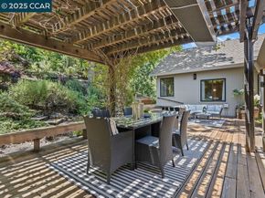 27 Toledo Dr, Lafayette CA 94549