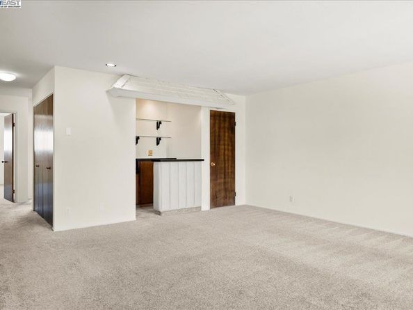 2133 Santa Clara Ave 217, Alameda CA 94501