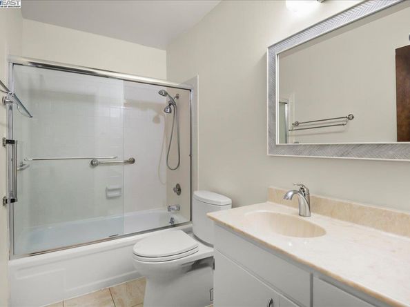2133 Santa Clara Ave 217, Alameda CA 94501