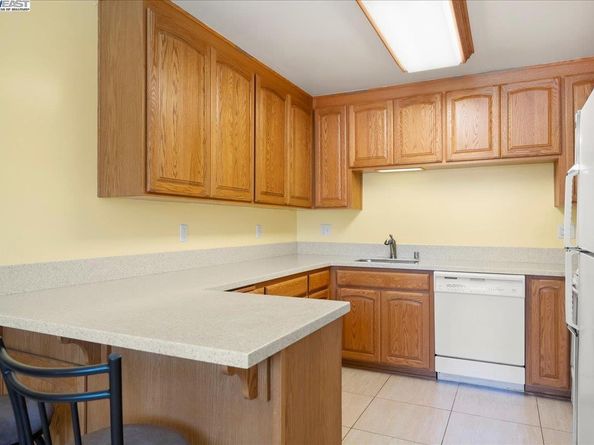 2133 Santa Clara Ave 217, Alameda CA 94501