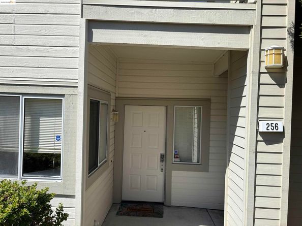 256 Napoli Court, Hercules CA 94547
