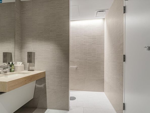 1 Steuart Ln 1103, San Francisco CA 94105