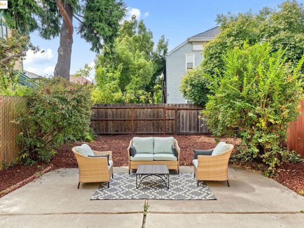 1923 West St, Oakland CA 94612
