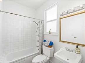 1923 West St, Oakland CA 94612