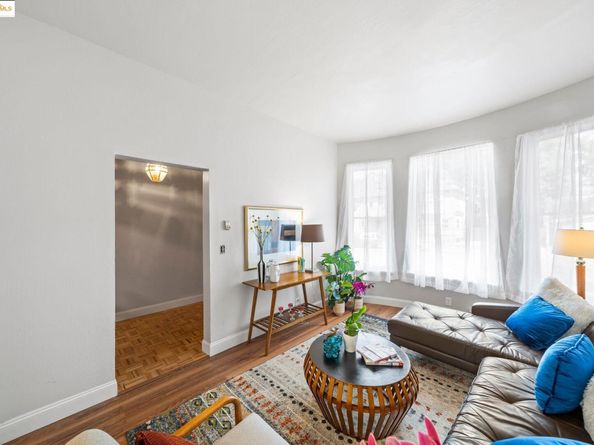1923 West St, Oakland CA 94612