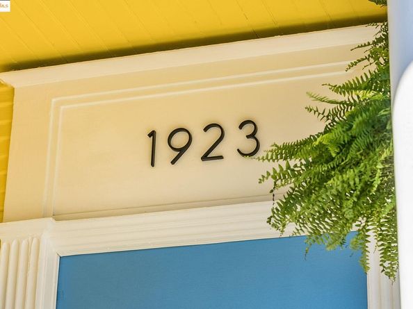 1923 West St, Oakland CA 94612