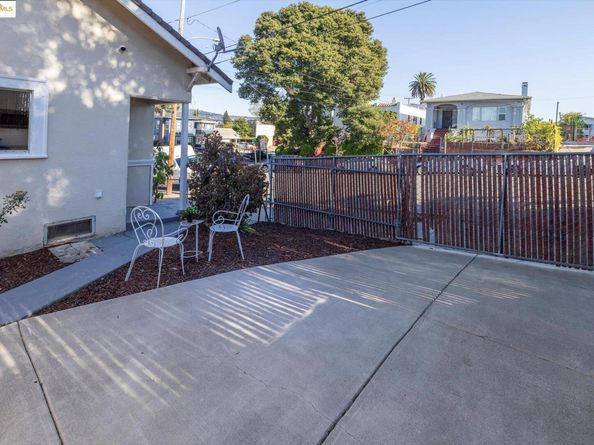 1641 E 20th Street, Oakland CA 94606