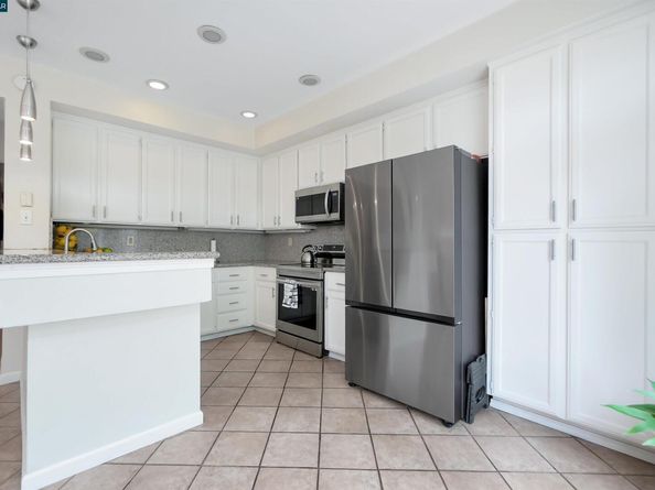 266 Scotts Vly, Hercules CA 94547